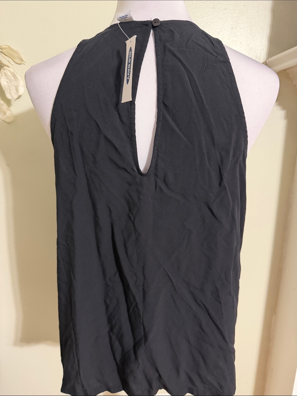 Old Navy Black Halter Tank Top - Picture 4 of 5